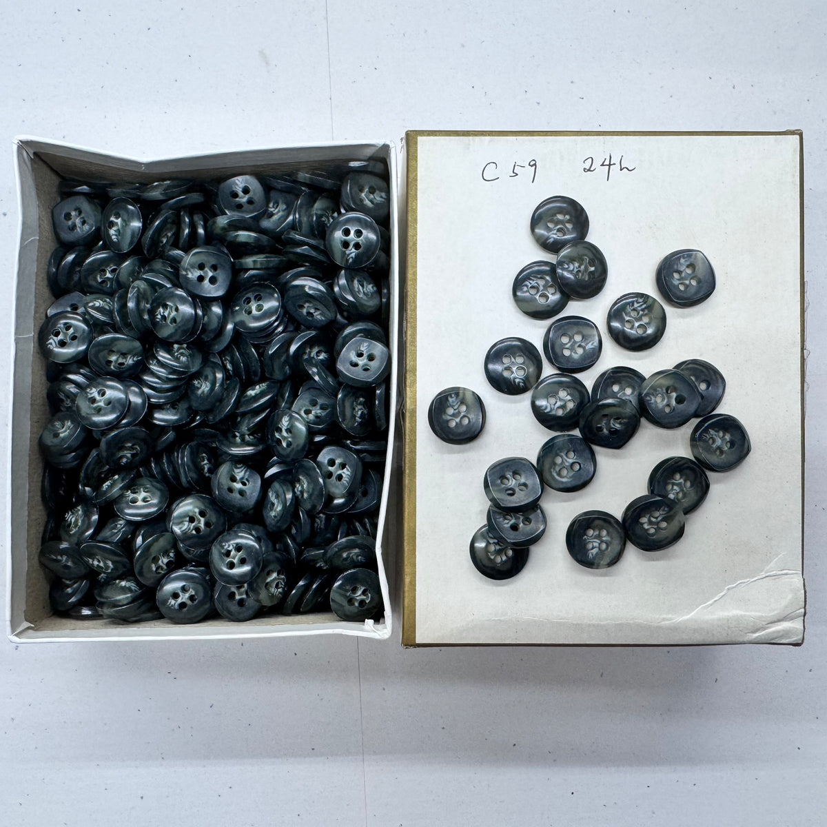 ASTRO Vintage Made in Italy 4-Hole Marbled Sewing Buttons – 24L, 30L & 32L – Wholesale Gross Boxes