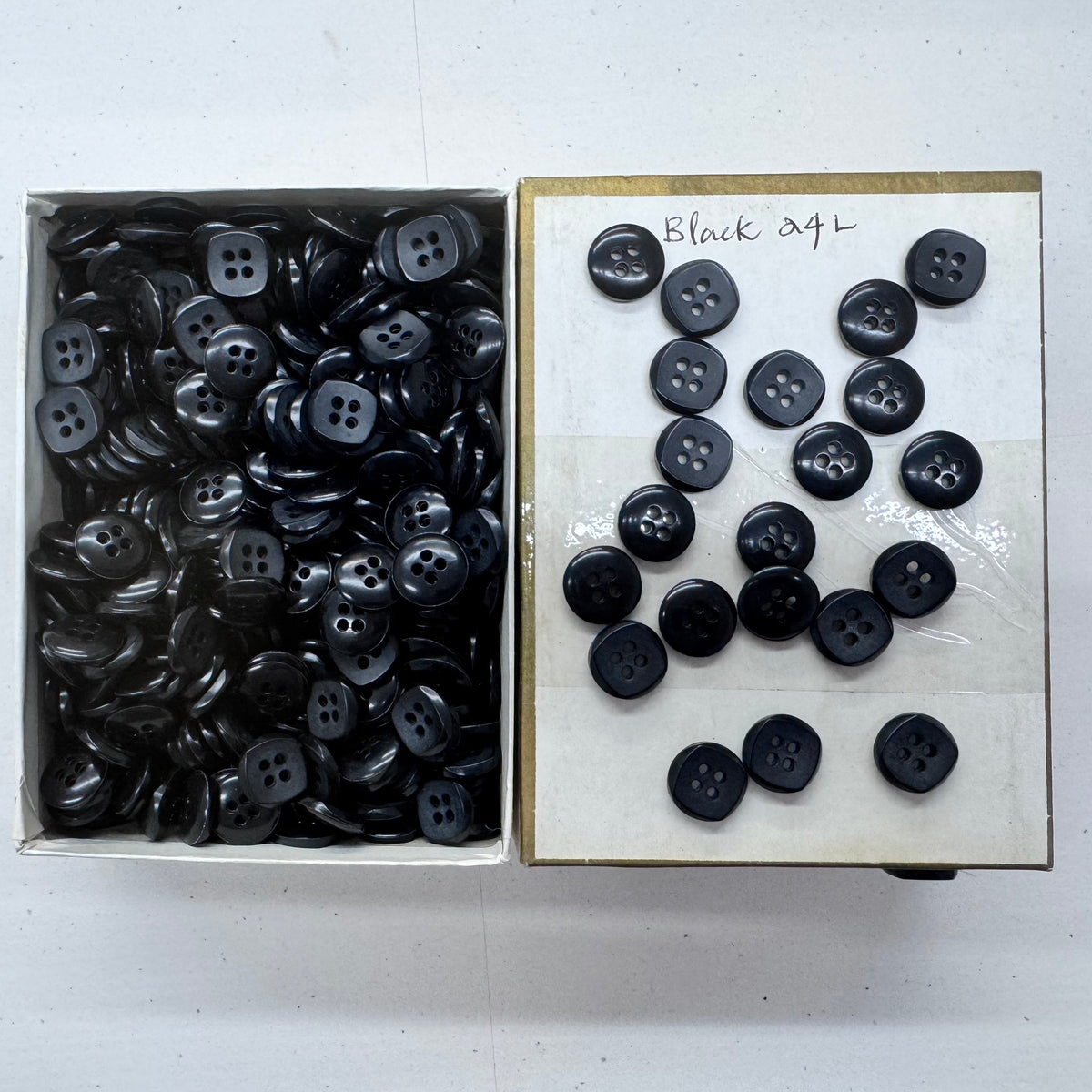 ASTRO Vintage Made in Italy 4-Hole Marbled Sewing Buttons – 24L, 30L & 32L – Wholesale Gross Boxes