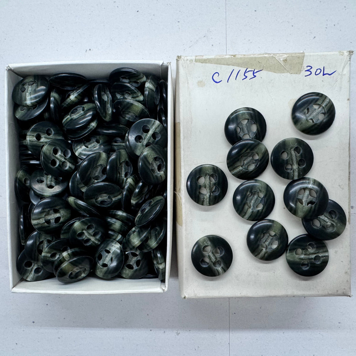 AUBURN Made in Italy 4-Hole Marbled Sewing Buttons – 30L, 36L & 40L – 1 Gross Wholesale Boxes