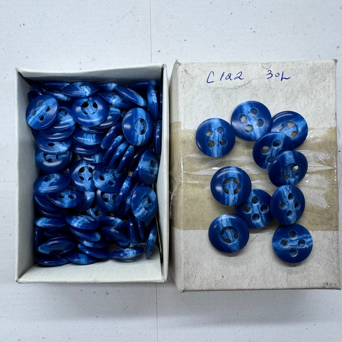 AUBURN Made in Italy 4-Hole Marbled Sewing Buttons – 30L, 36L & 40L – 1 Gross Wholesale Boxes