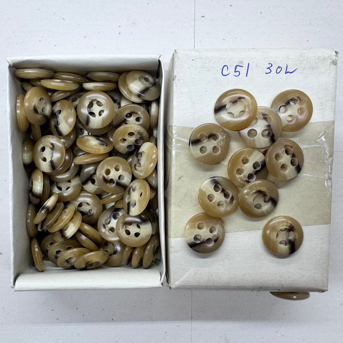 AUBURN Made in Italy 4-Hole Marbled Sewing Buttons – 30L, 36L & 40L – 1 Gross Wholesale Boxes