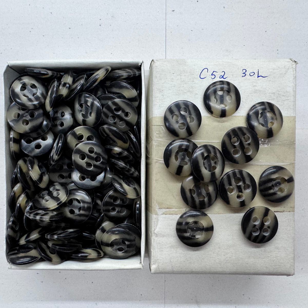 AUBURN Made in Italy 4-Hole Marbled Sewing Buttons – 30L, 36L & 40L – 1 Gross Wholesale Boxes