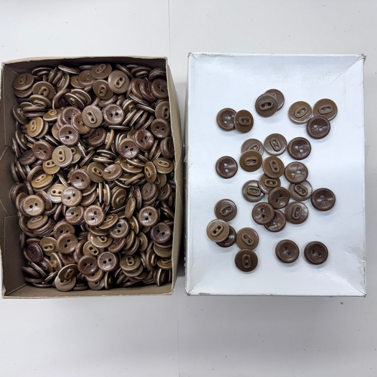 AVALON 30L 2-Hole Sewing Buttons – Black, Brown & Natural Brown – Wholesale Gross Boxes