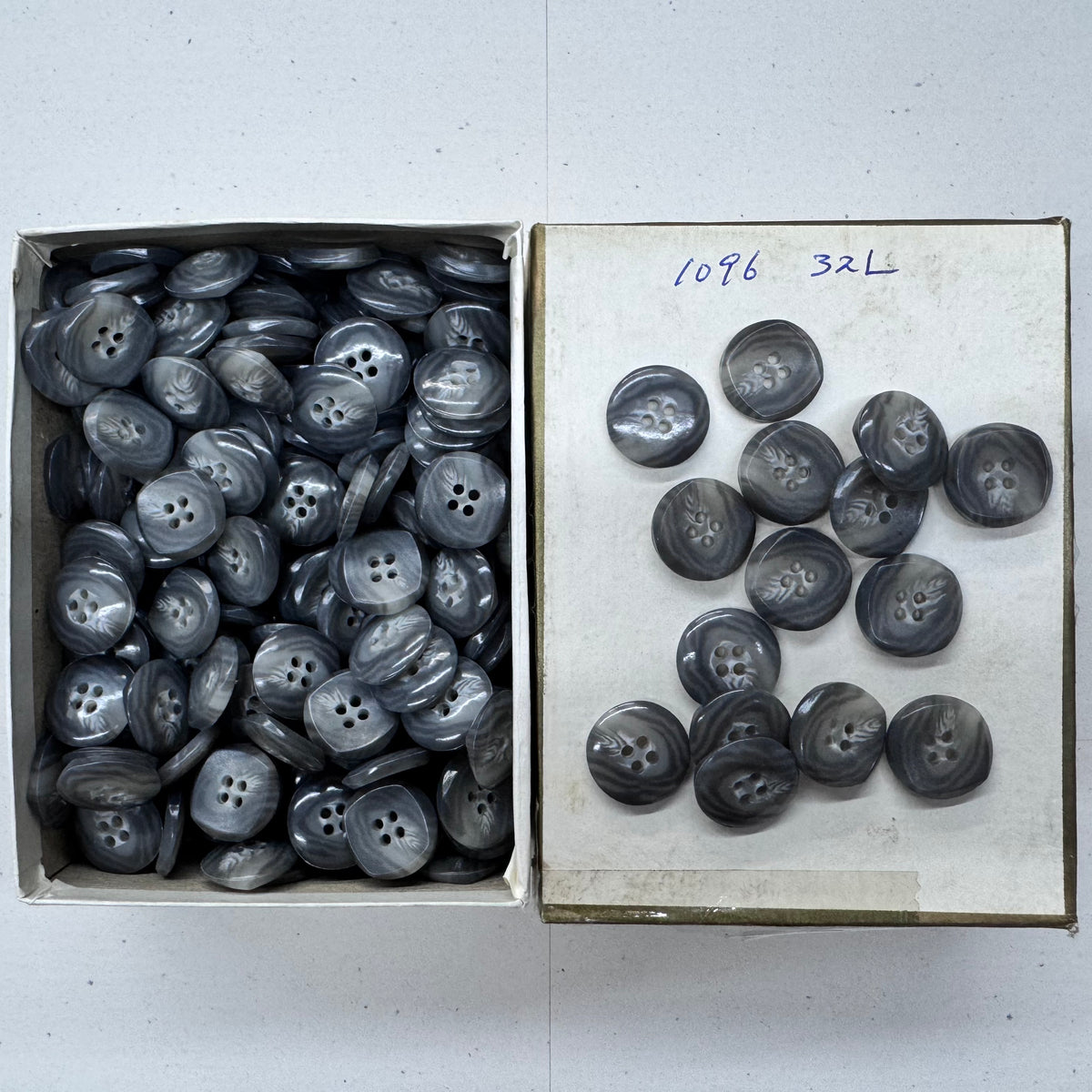 ASTRO Vintage Made in Italy 4-Hole Marbled Sewing Buttons – 24L, 30L & 32L – Wholesale Gross Boxes