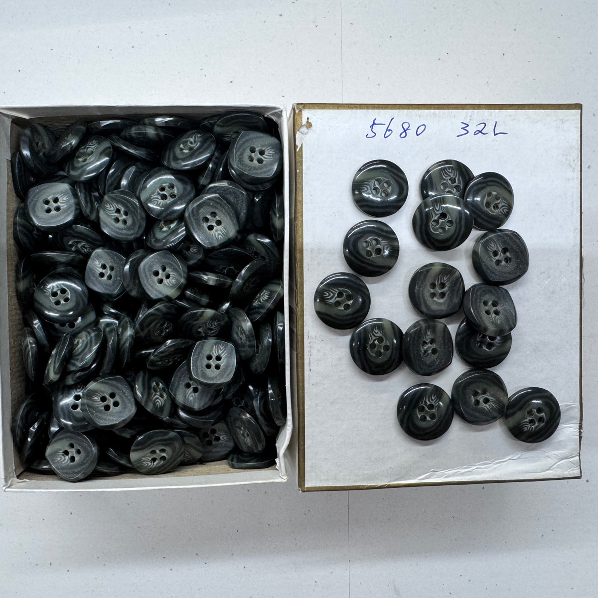 ASTRO Vintage Made in Italy 4-Hole Marbled Sewing Buttons – 24L, 30L & 32L – Wholesale Gross Boxes