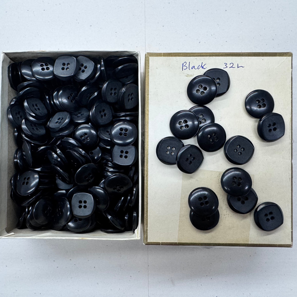 ASTRO Vintage Made in Italy 4-Hole Marbled Sewing Buttons – 24L, 30L & 32L – Wholesale Gross Boxes