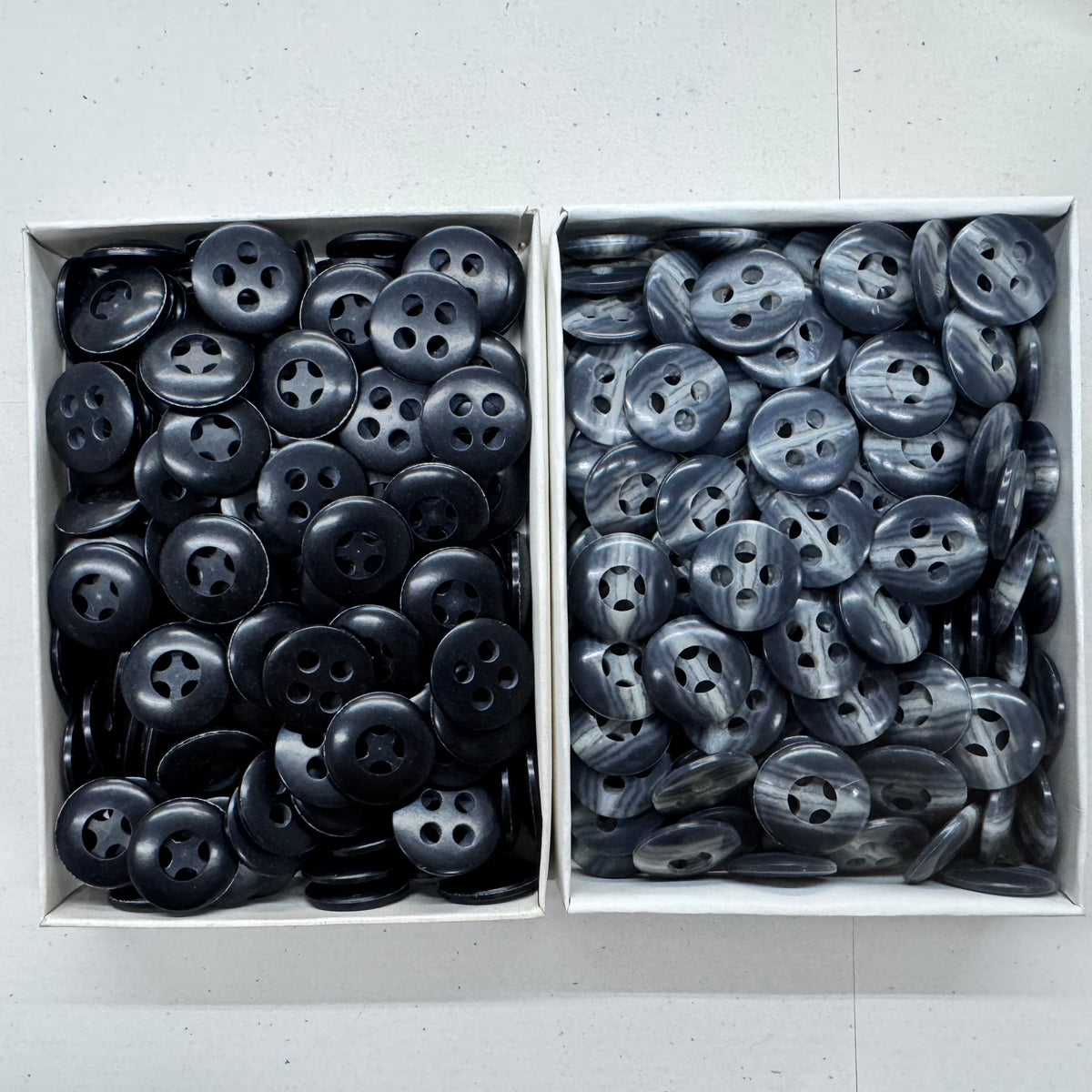 AUBURN Made in Italy 4-Hole Marbled Sewing Buttons – 30L, 36L & 40L – 1 Gross Wholesale Boxes