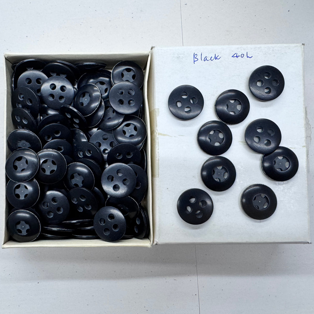 AUBURN Made in Italy 4-Hole Marbled Sewing Buttons – 30L, 36L & 40L – 1 Gross Wholesale Boxes