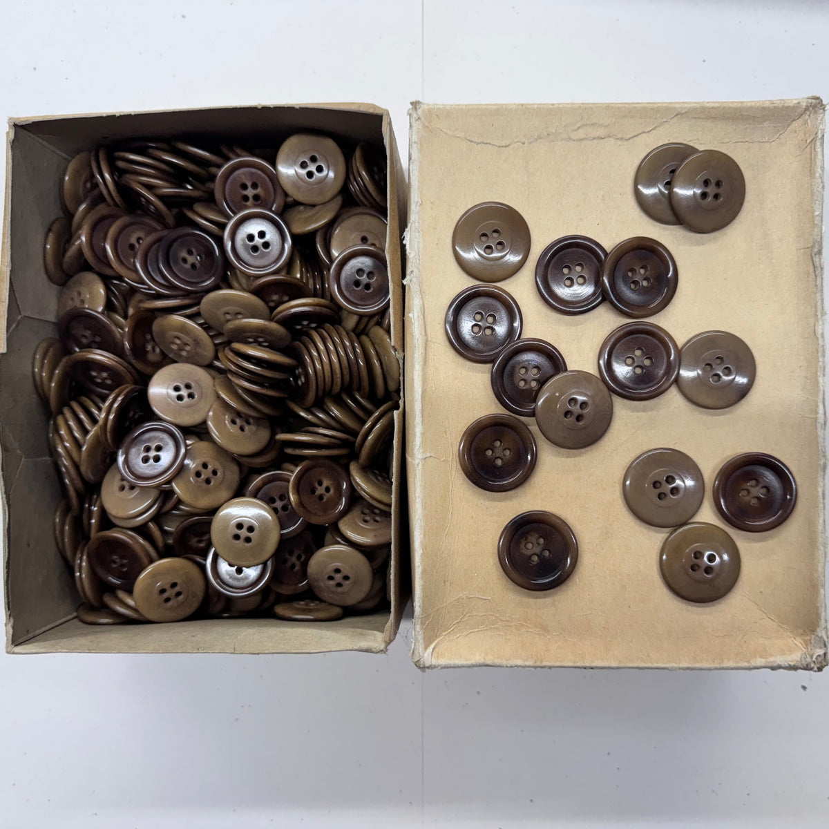 ASCOT 4-Hole Sewing Buttons – 40L, 45L & 50L – Grey & Brown – Wholesale Gross Boxes